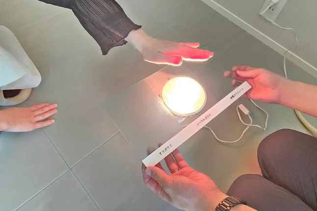 体感キットによる遮熱効果のデモの様子