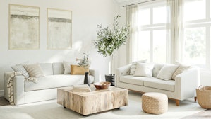 明るく快適な窓のあるリビング空間