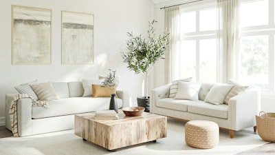 窓のある、あかるいリビング