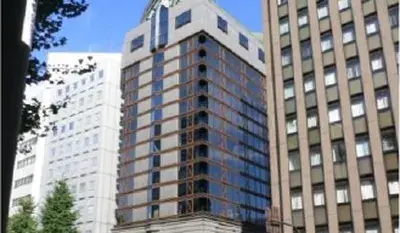 高層オフィスビルへの節電ガラスコート施工事例