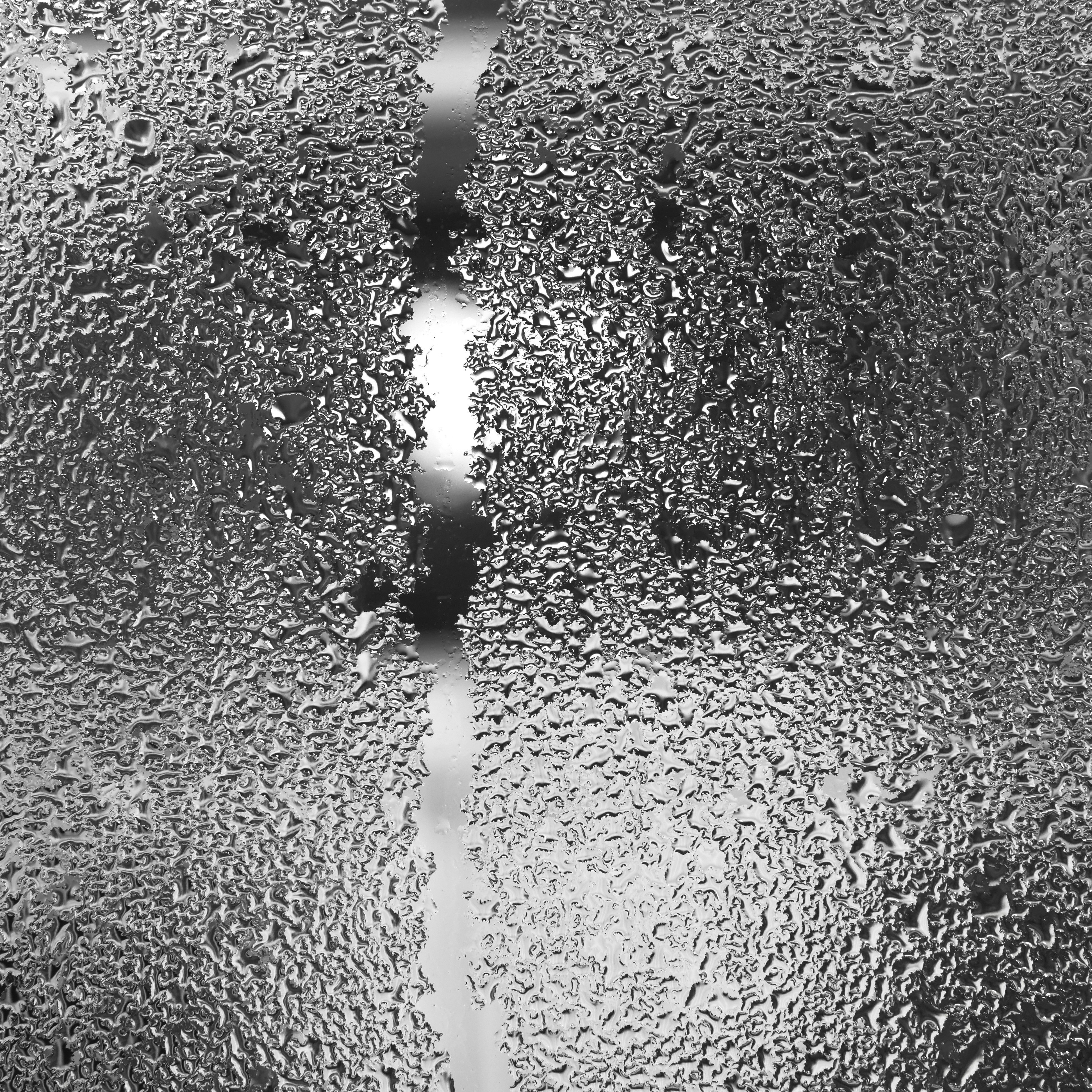 ガラス一面に付いた結露の水滴