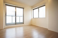 賃貸マンションの窓のイメージ