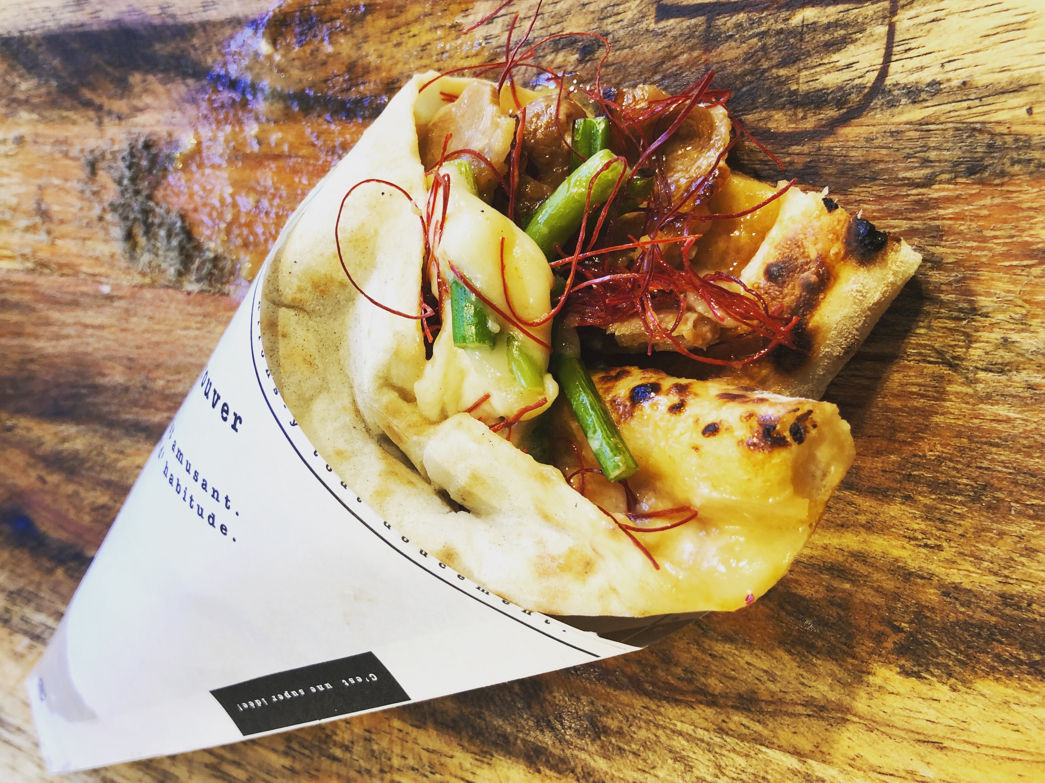 牛カルビピッツァ(ワンハンドサイズ)