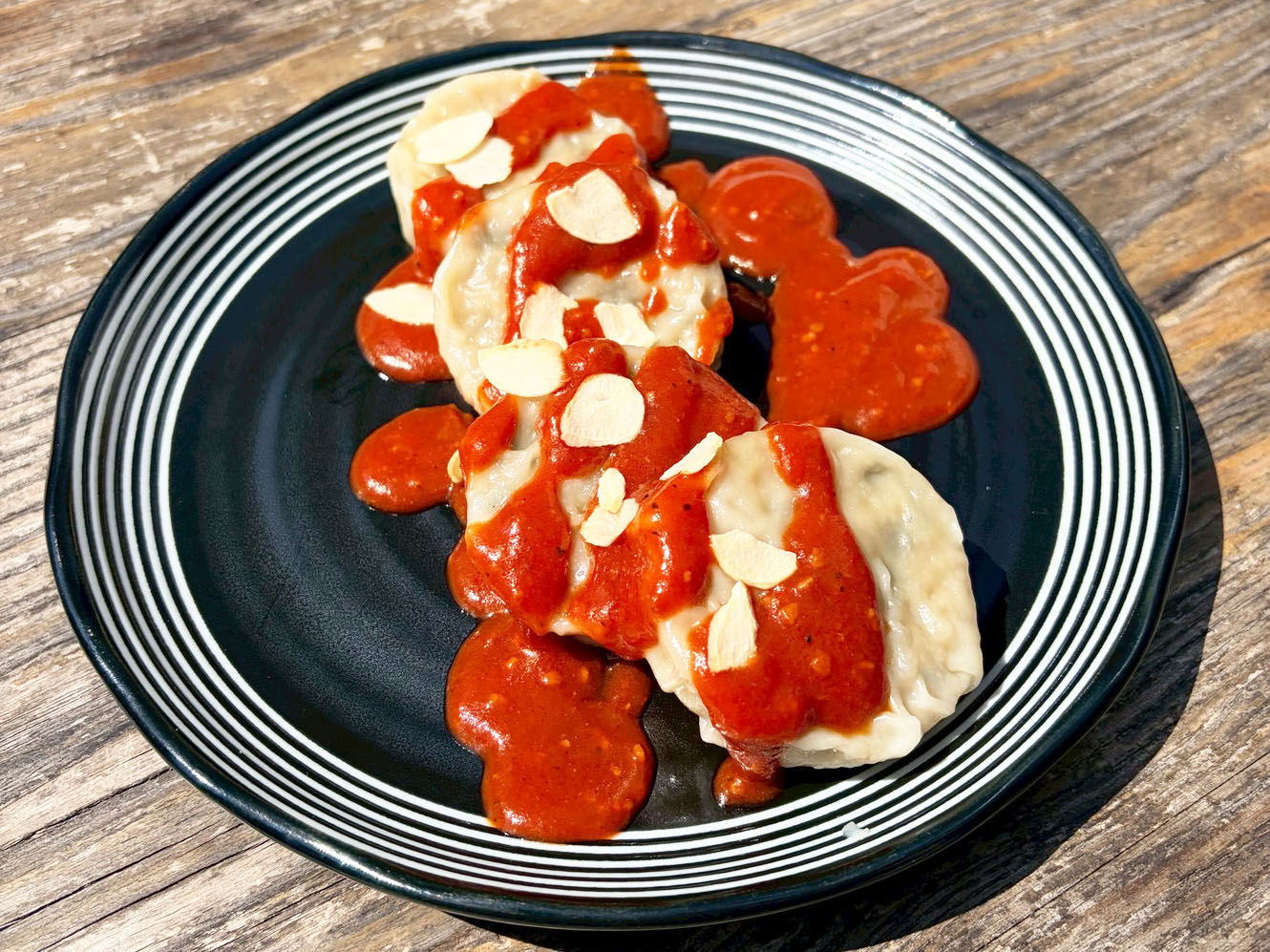 【BOOST MENU】トマトガーリック肉にらまんじゅう