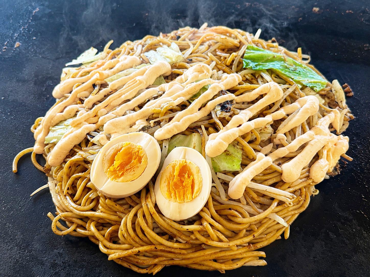 【ピンクグルメ】大阪焼きそば・味玉明太マヨ