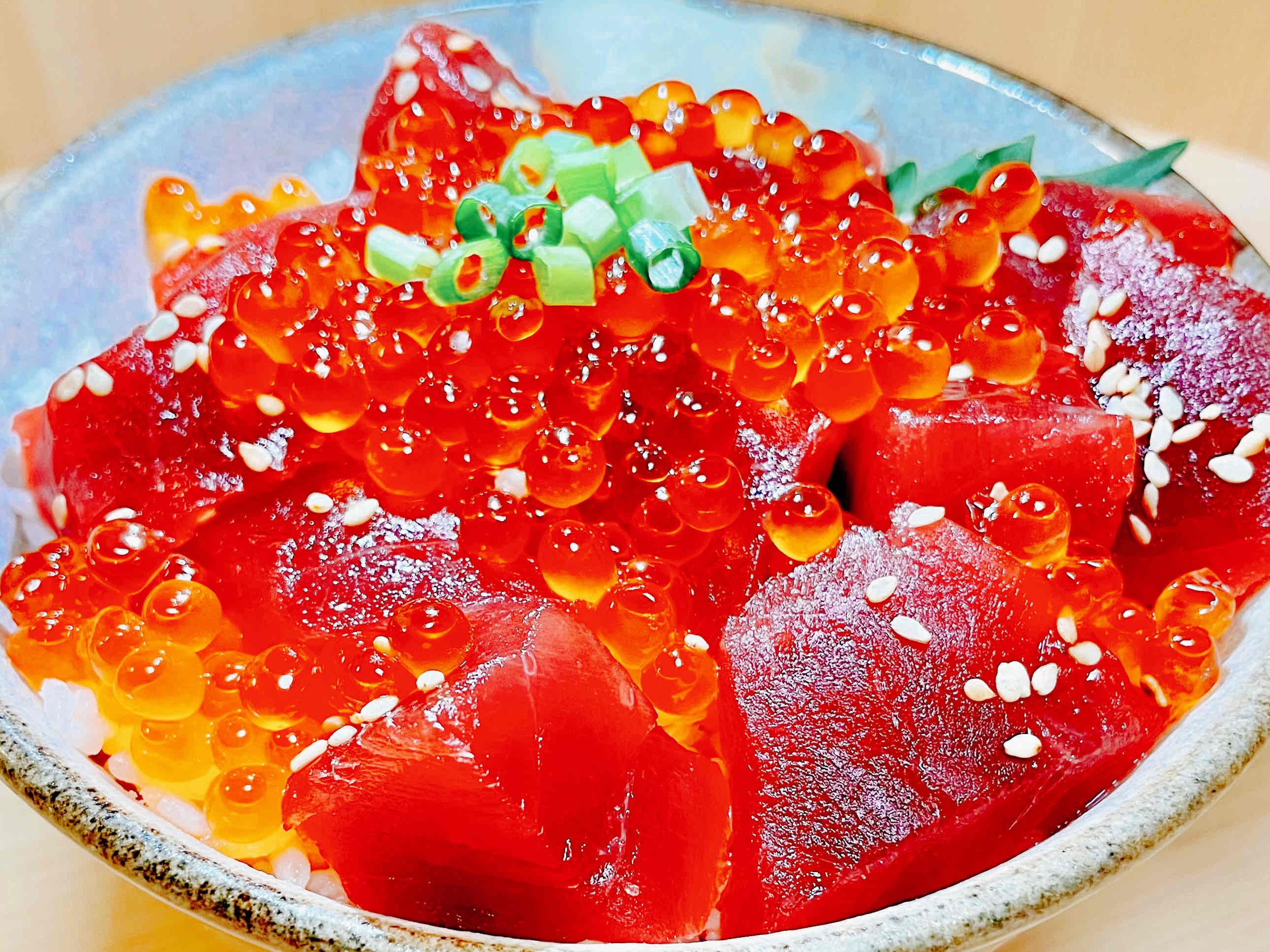 天然まぐろ本いくらぶっかけ丼