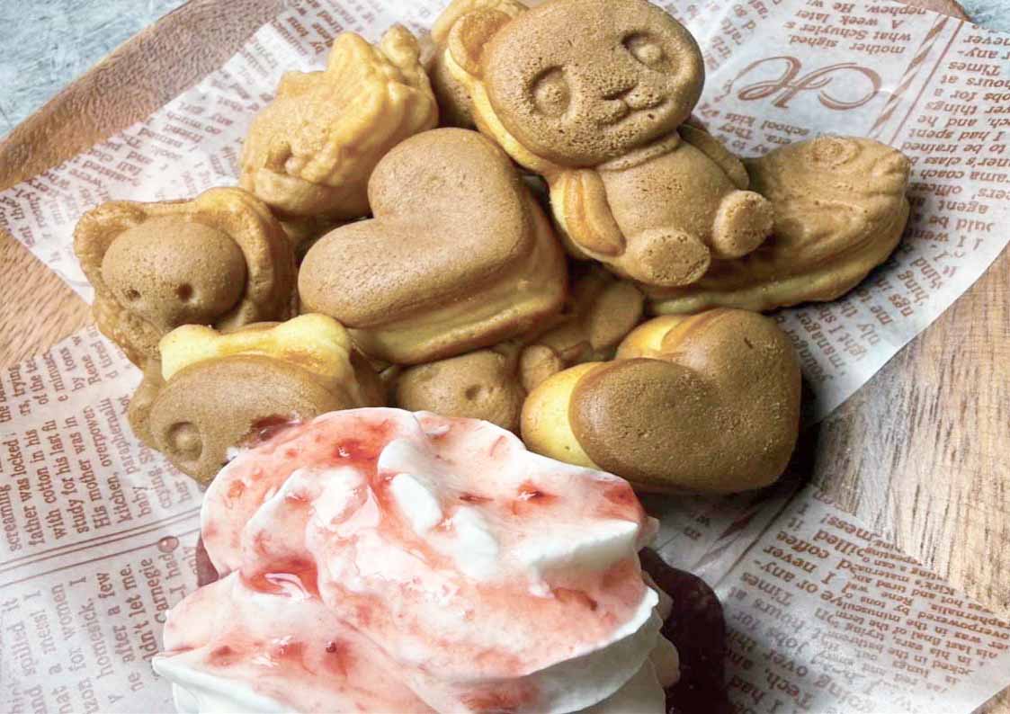 ベビーカステラ　ホイップクリームいちごソース