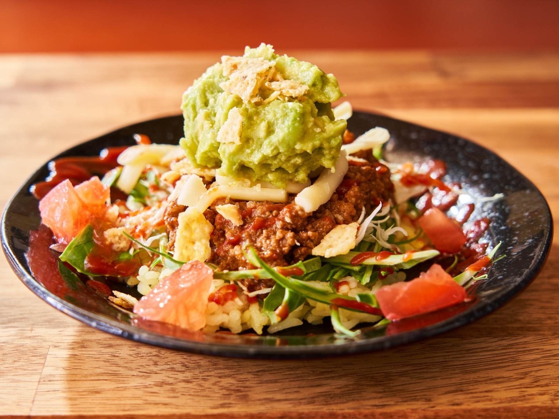 アボガド牛タンタコライス
