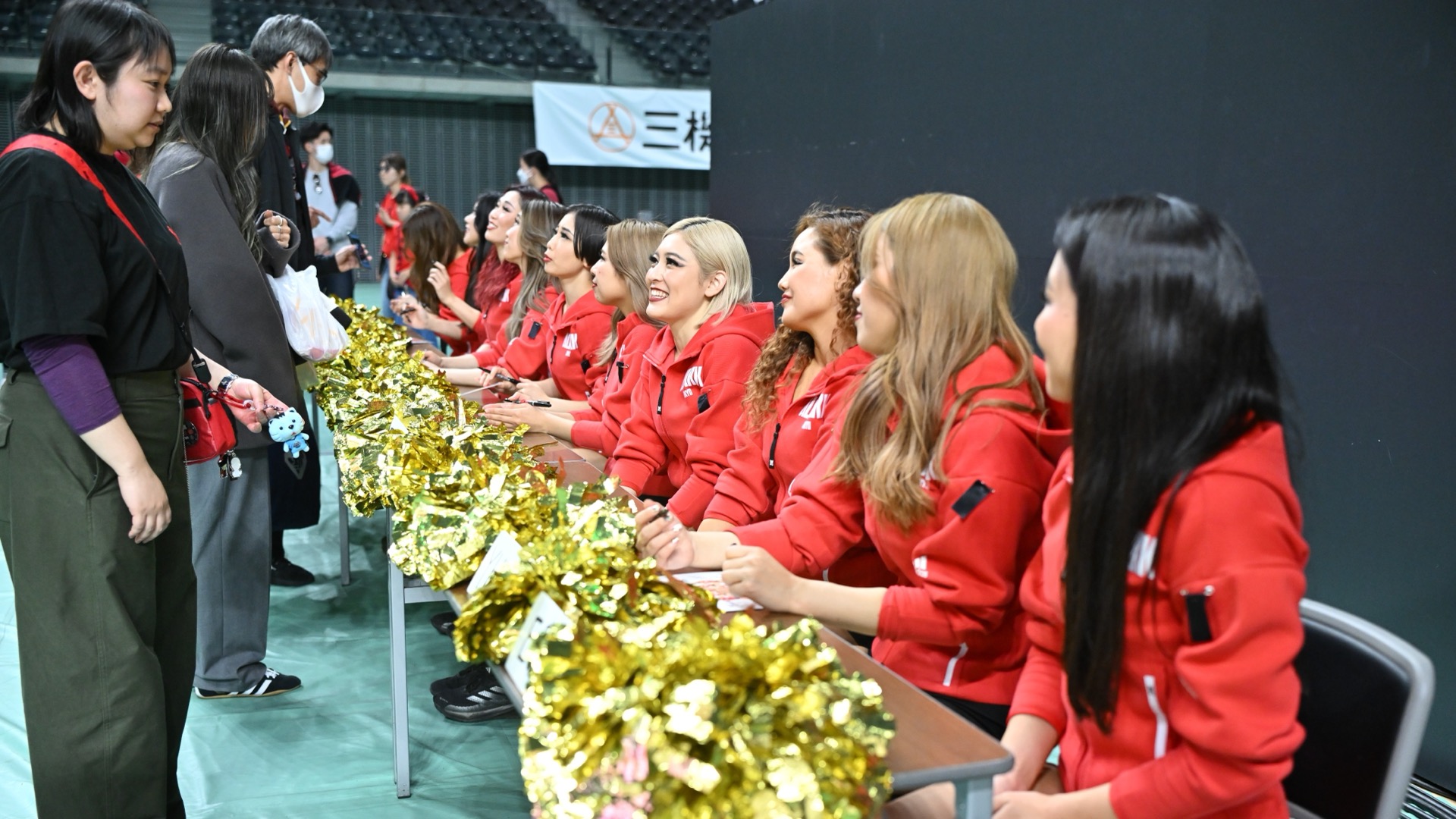 アルバルクチアリーダーのサイン会を開催！