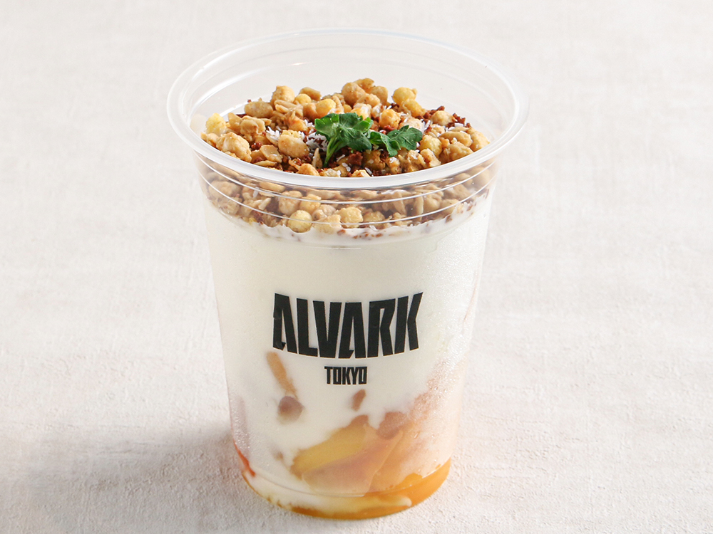 ロシター選手コラボメニュー「ごろっとフルーツ＆ヨーグルト」