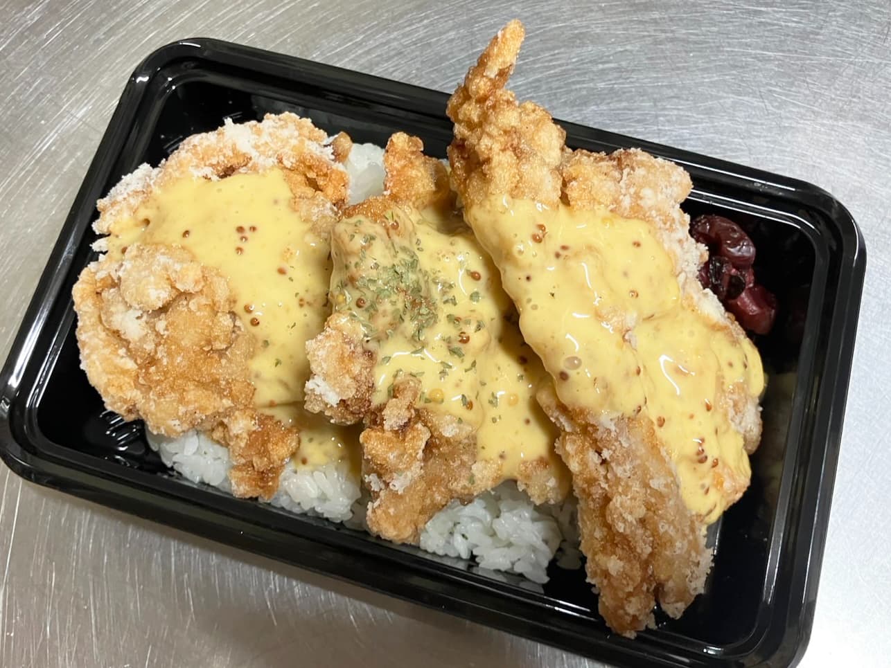 【ROOK DAY限定】酒粕ジューシー唐揚げ丼(ハニーマスタードがけ)