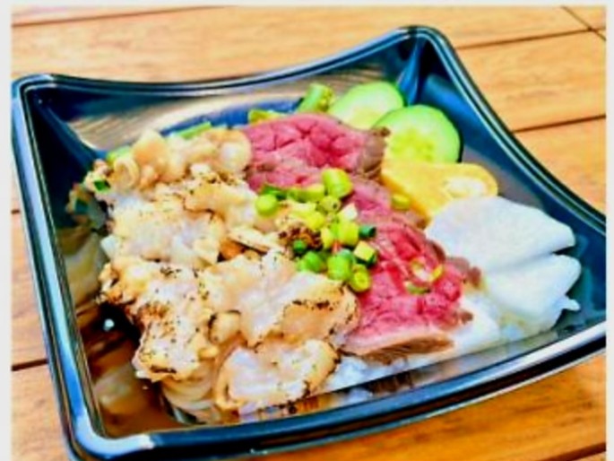 牛たたきと帆立丼