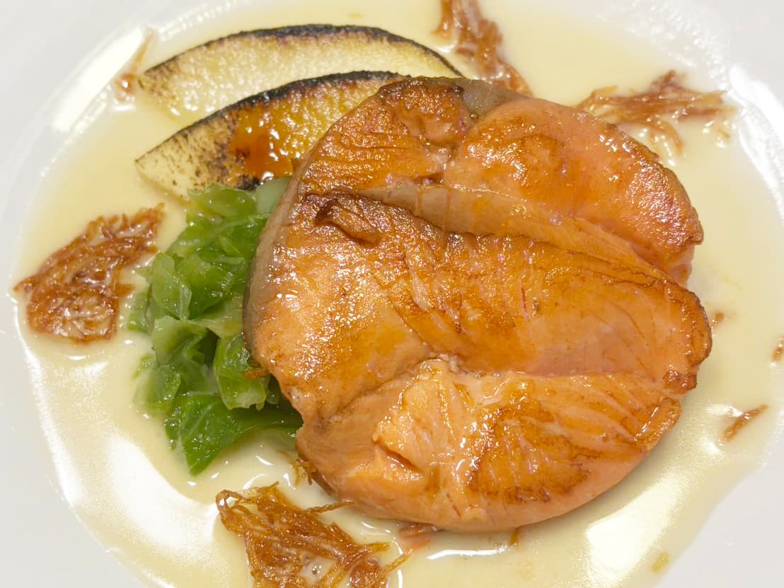 サーモンのソテーりんご添えシードルのソース