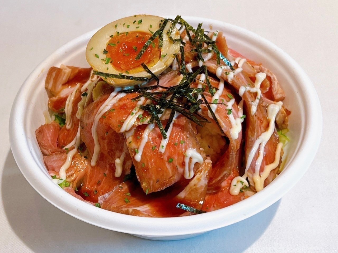 低温調理ローストポークガーリックソース丼