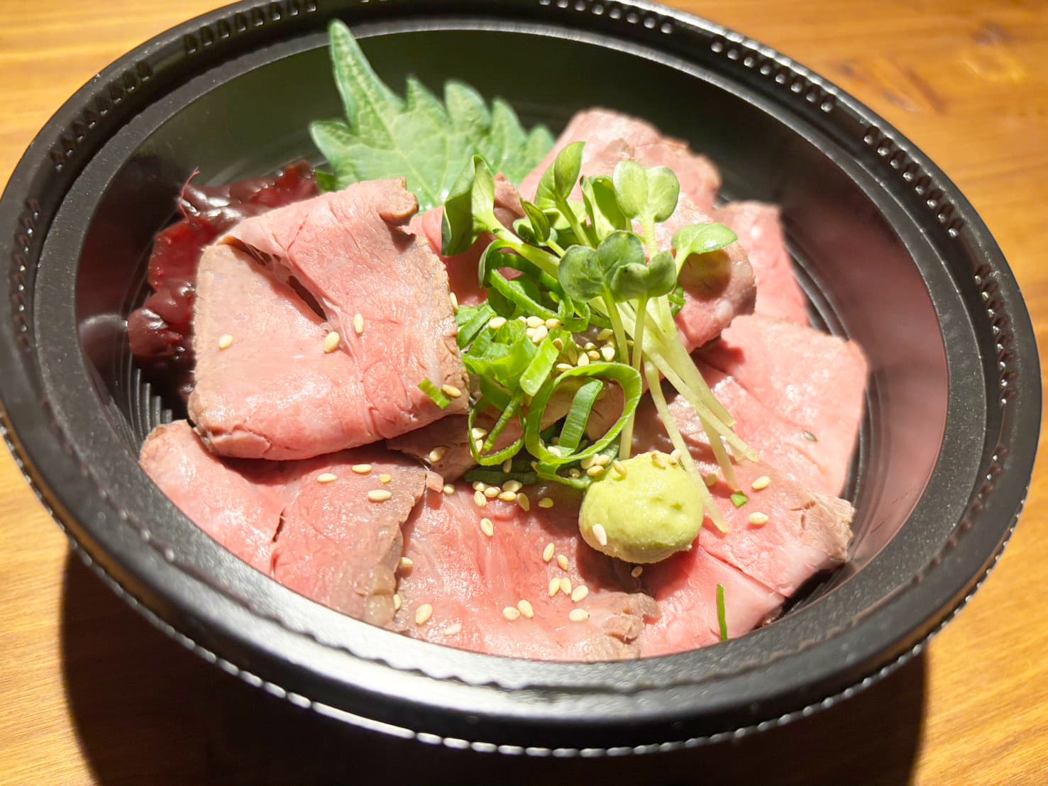 【ピンクグルメ】やまゆり牛ロースト丼