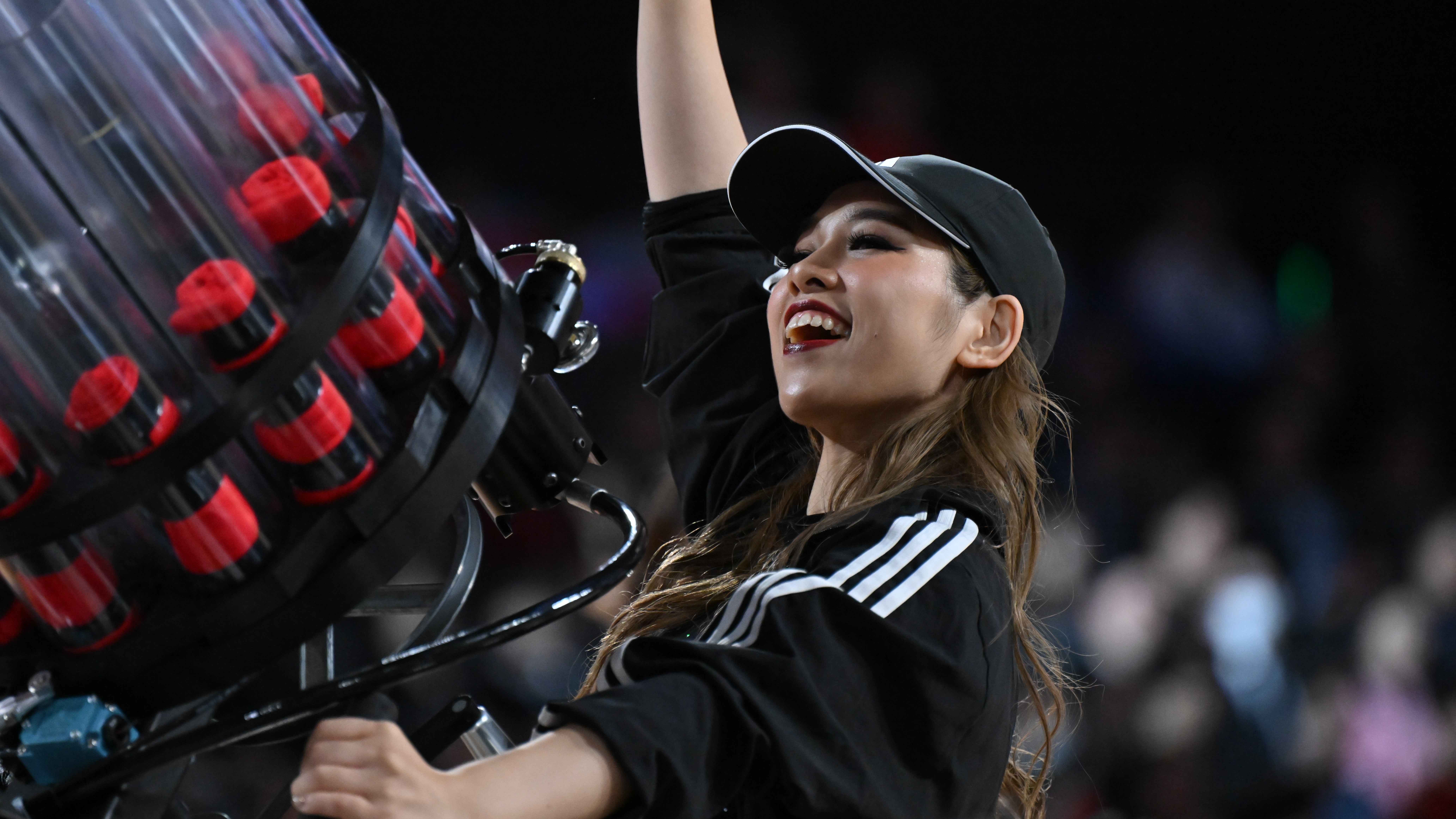 【インターバルコンテンツ】限定スローガンノースリーブプレゼントタイム