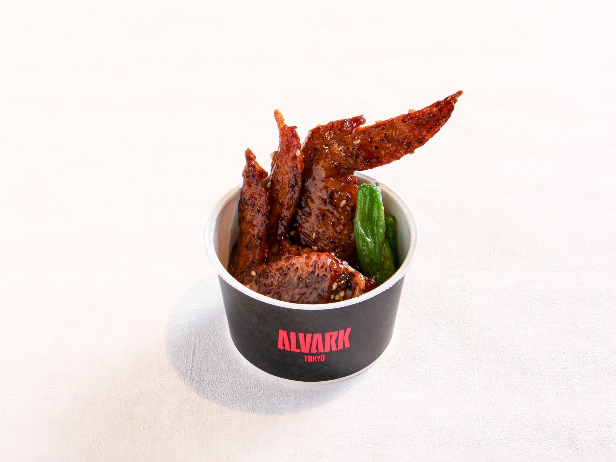 中村選手コラボメニュー「手軽に片手で！甘辛手羽先」