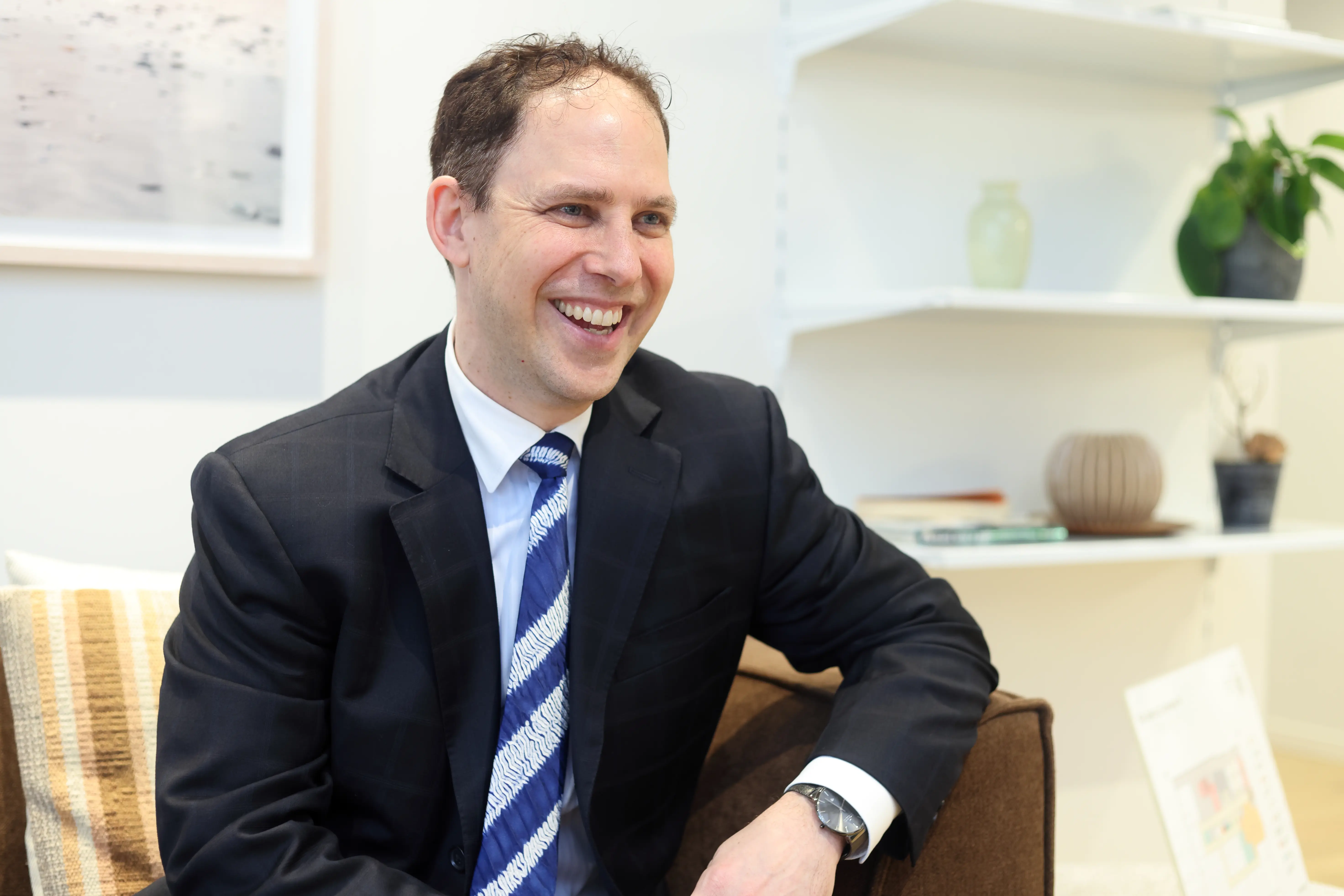 James Mesbur ( ジェームズ・メズバー )