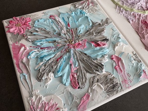 HALUさんのテクスチャアート。花のようなモチーフ