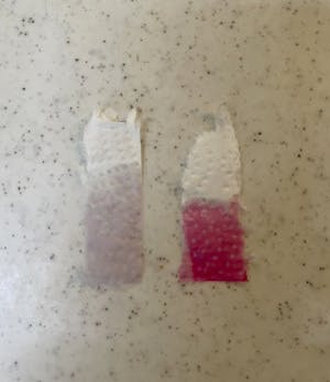 左: クエン酸を入れる前、右: クエン酸を入れた後