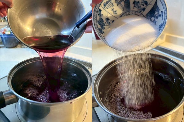 ザルで濾した液体を鍋に戻して砂糖を加える
