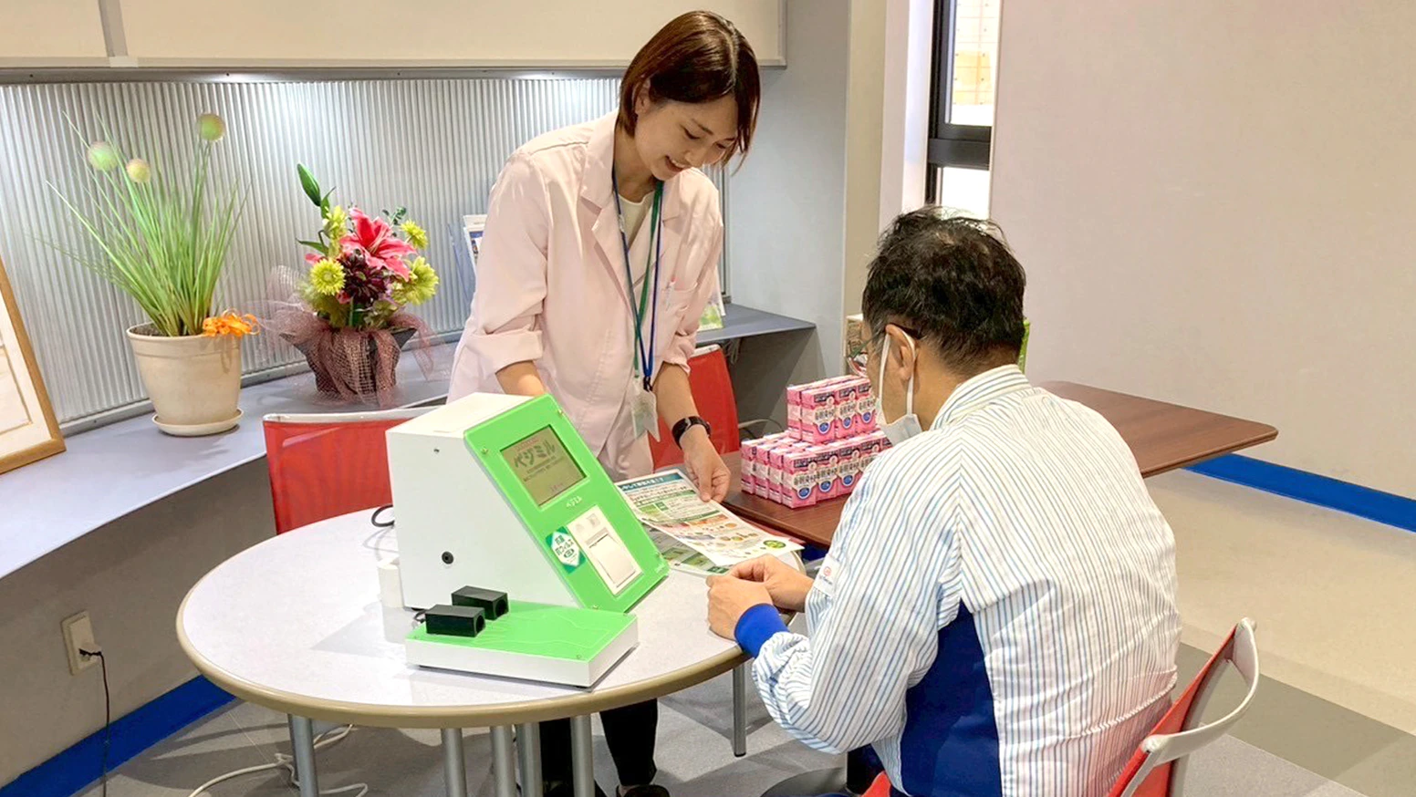 従業員の健康サポートのため依頼を頂き、企業に訪問し健康測定会を開催しました。第一弾・第二弾とも、それぞれ3日間にわたり開催、たくさんの社員の皆様にご参加いただきました。杏林堂薬局では、健康経営の取組を積極的に行っている企業・団体をサポートしております。是非お気軽にお問い合わせください。