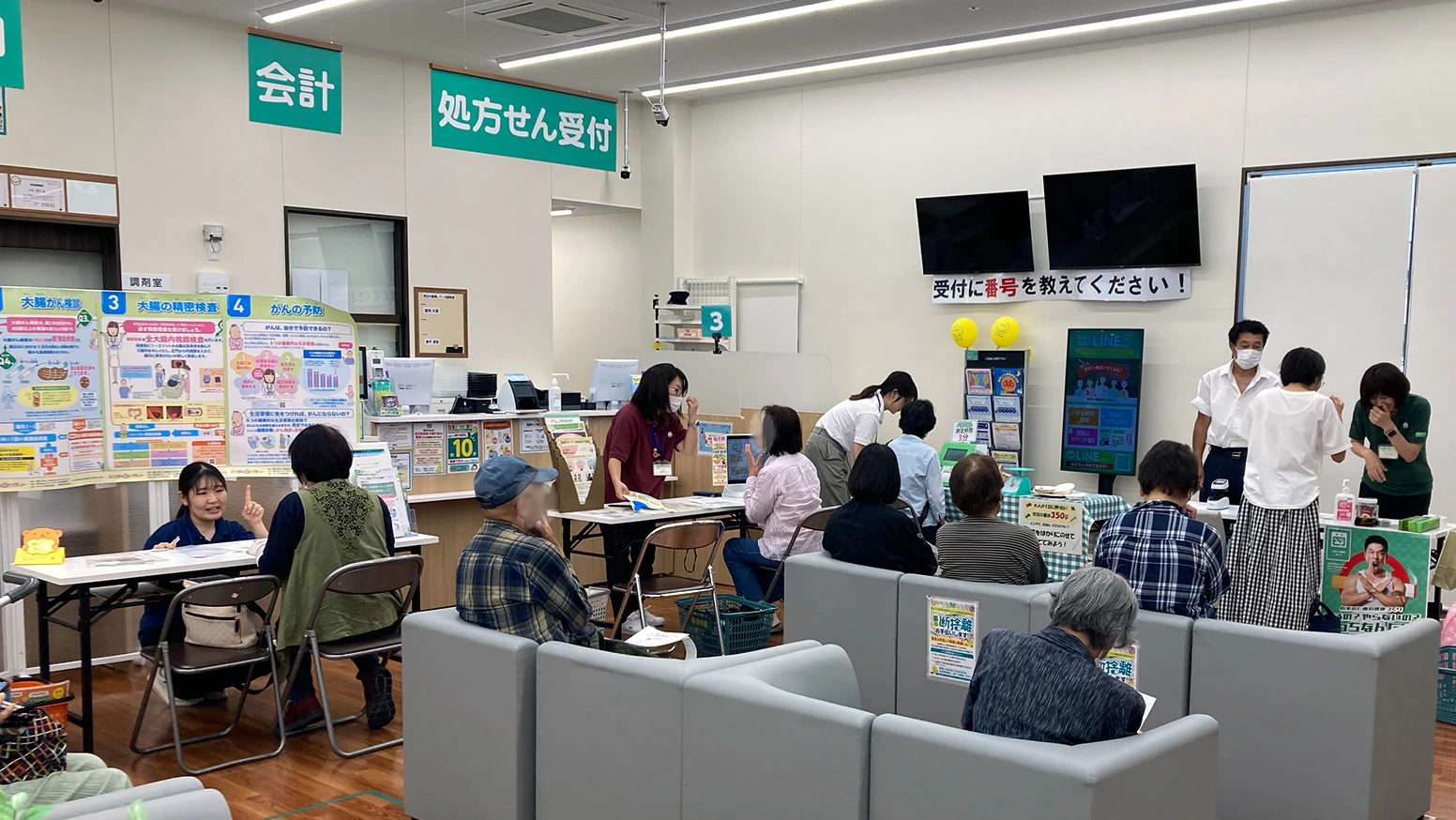 2026年6月7日(日) 杏林堂薬局 森町店にて、森町と杏林堂薬局による「気軽に健康チェックの日」を開催しました。当日は測定を盛りだくさんで実施。他にも野菜の重さ当てクイズ、大腸がんクイズ、健康相談の実施を行いました。今後も地域で連携し、市民の皆様の健康増進のサポートをしてまいります。