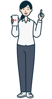 スマホを持ち指差しするお客さま（女性）の全身2