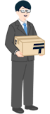 ゆうパックを持ったその他社員（男性）の全身斜め