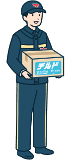 チルドゆうパックを持った集配社員（男性）の全身斜め