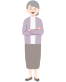 腕を組んだ高齢のお客さま（女性）の全身