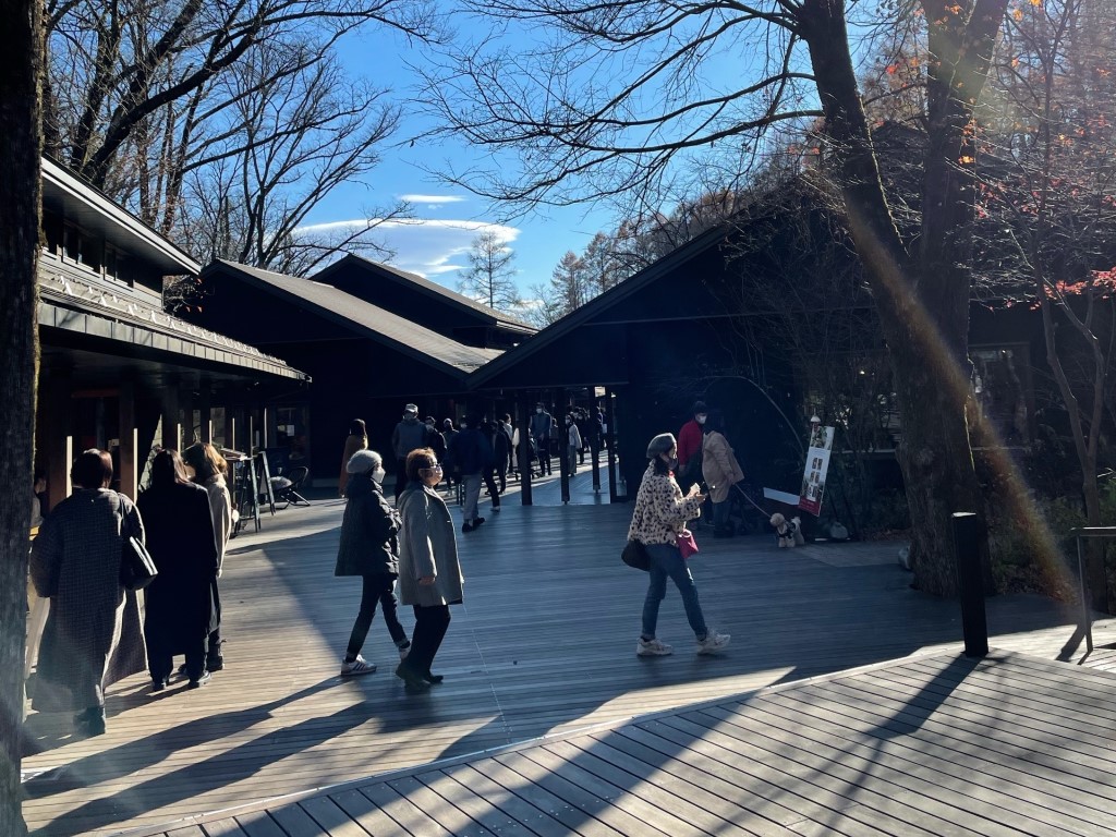 心も体も大満足 自然いっぱいの軽井沢 ハルニレテラス で買い物や散策を楽しもう Recotrip レコトリップ