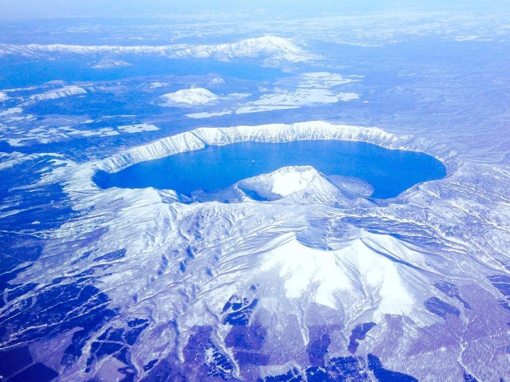 日本一の透明度を誇る北海道 摩周湖 摩周ブルーに輝く神秘の湖を堪能しよう Recotrip レコトリップ