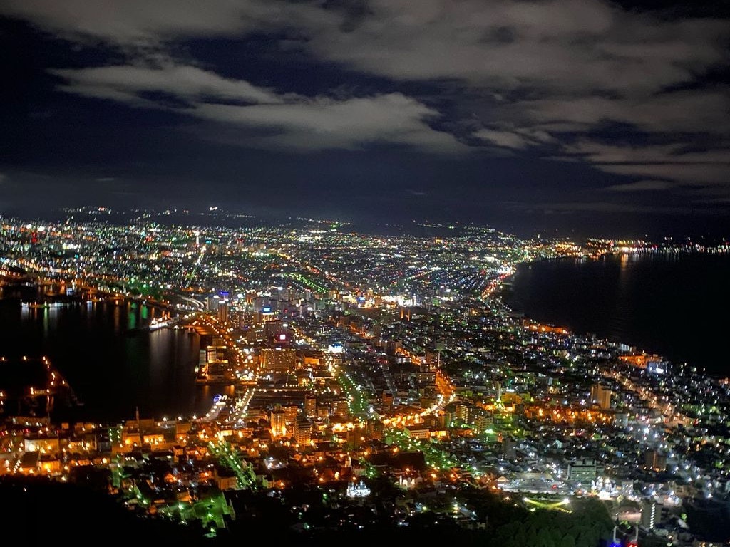 宝石のようにきらめく 函館 夜景 函館山から見える三ツ星の夜景を満喫 Recotrip レコトリップ