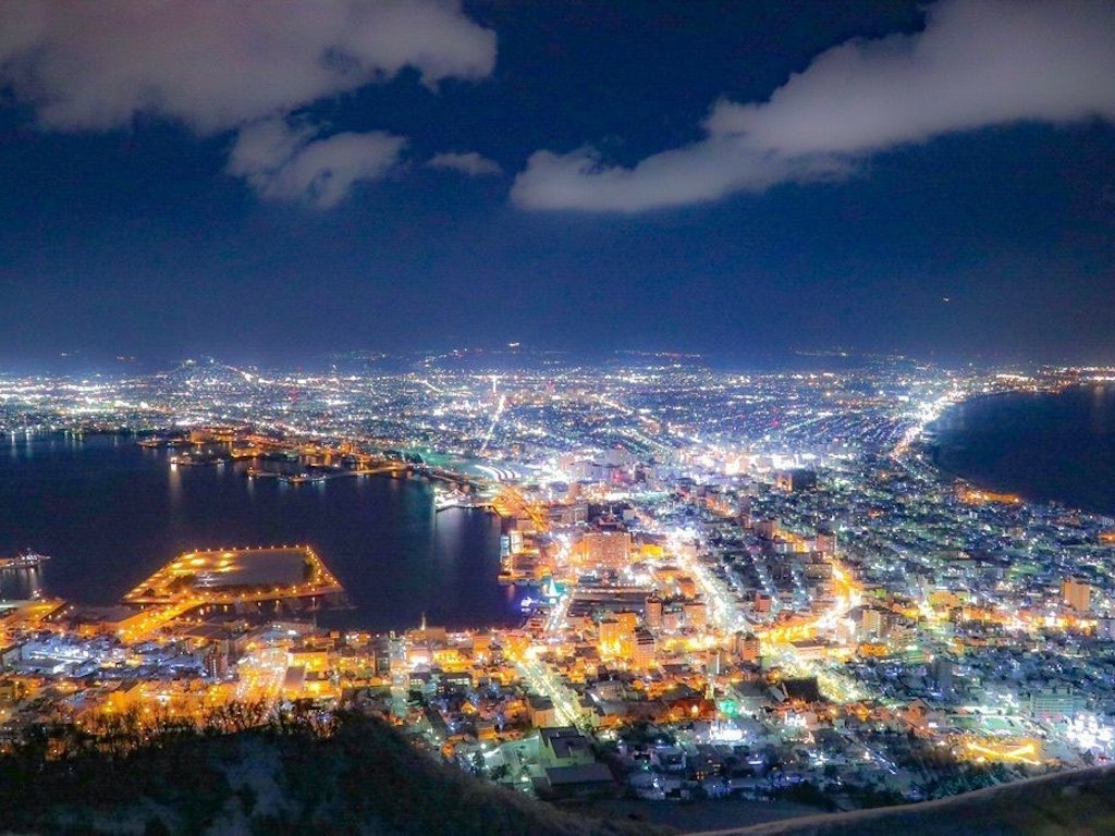 宝石のようにきらめく 函館 夜景 函館山から見える三ツ星の夜景を満喫 Recotrip レコトリップ