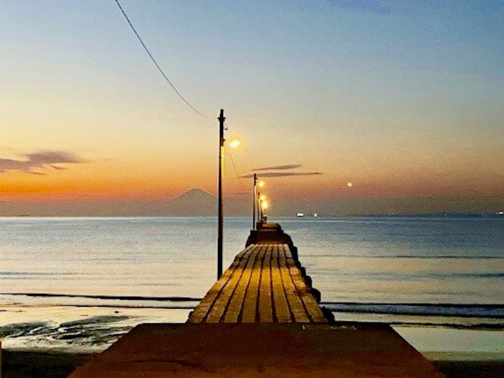 千葉県 原岡桟橋 は千と千尋っぽい写真映えスポット 富士山や夕日の絶景スポットを楽しみ尽くそう Recotrip レコトリップ