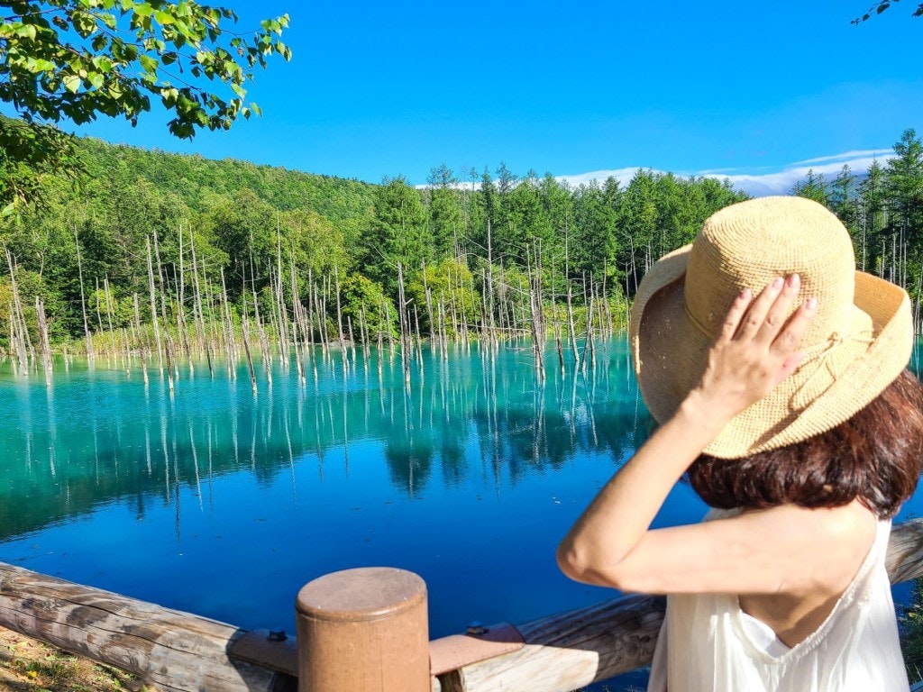 これぞ青の絶景 北海道の美瑛を代表する 青い池 を見に行こう Recotrip レコトリップ