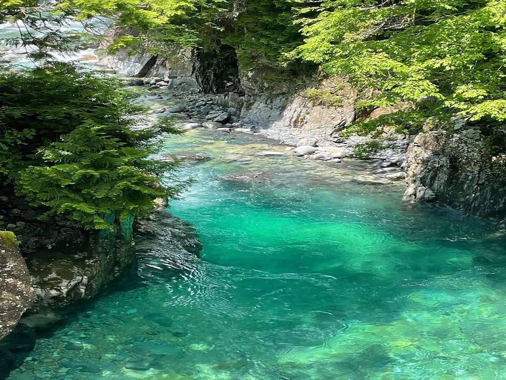 絶景！エメラルドグリーンの「阿寺渓谷」でキャンプや川遊び！アクセス