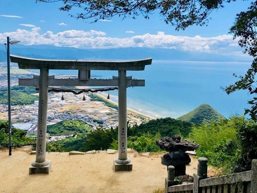 高屋神社の 天空の鳥居 は 幻想的な絶景写真が撮れる人気スポット Recotrip レコトリップ