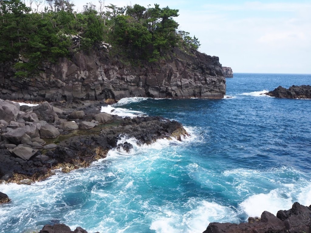 大地が生み出した見事な景観 伊豆半島 城ヶ崎海岸 の見どころやアクセス情報を紹介 Recotrip レコトリップ 大地が生み出した見事な景観 伊豆半島 城ヶ崎海岸 の見どころやアクセス情報を紹介 Recotrip レコトリップ