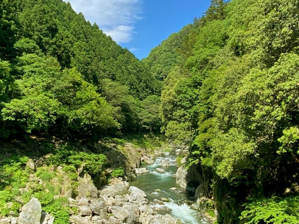 東京の奥多摩「鳩ノ巣渓谷」の大自然でリフレッシュ！ハイキングや紅葉 