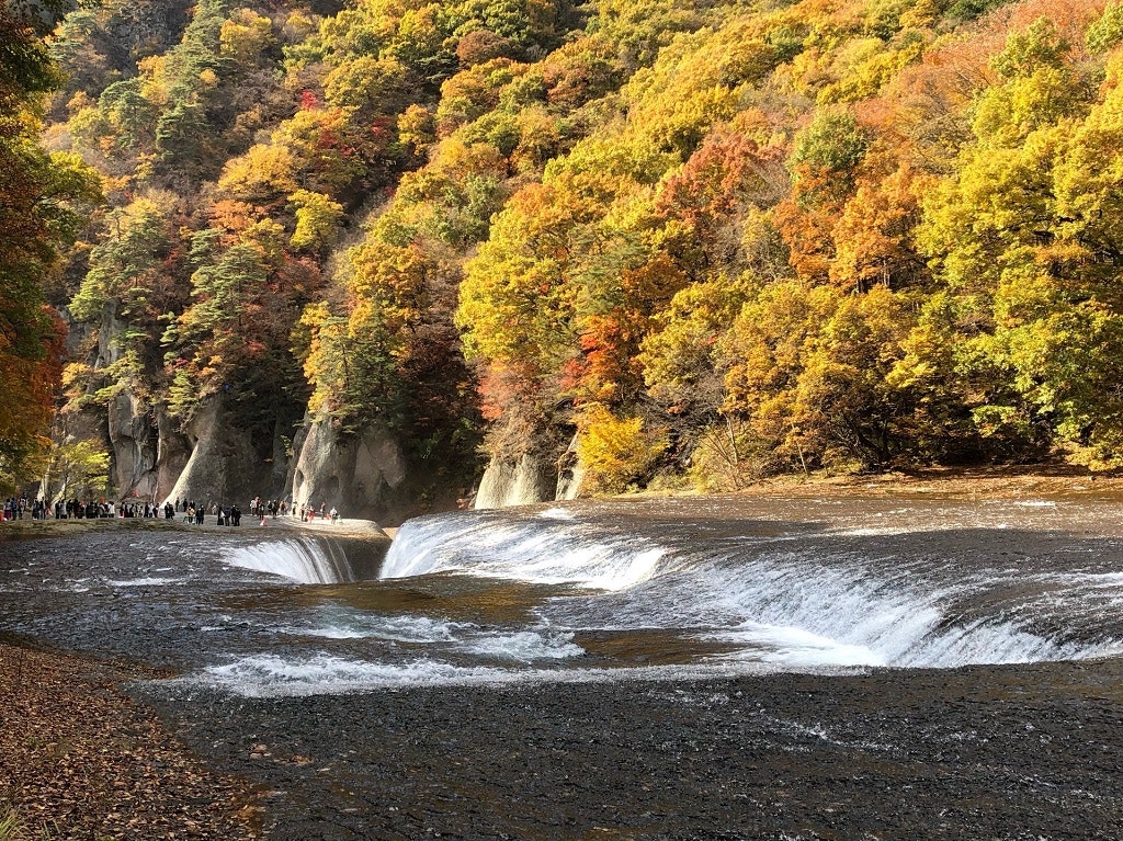 東洋のナイアガラ 豪快な瀑声と水しぶき 吹割の滝 でマイナスイオンを浴びよう Recotrip レコトリップ