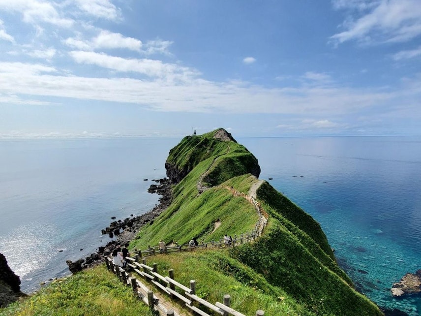 積丹ブルーの壮大な景色 北海道 神威岬 の見どころやアクセス 周辺観光地を紹介 Recotrip レコトリップ