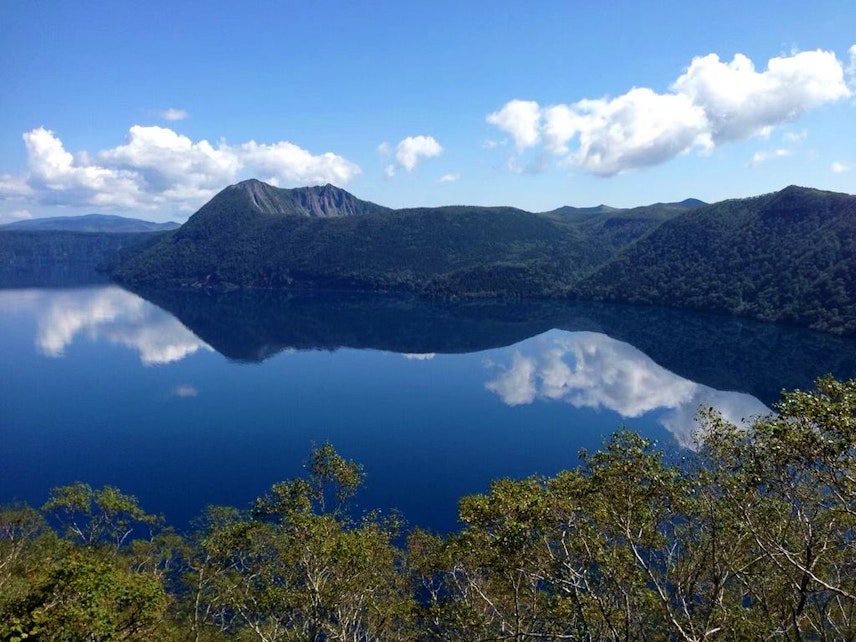 日本一の透明度を誇る北海道 摩周湖 摩周ブルーに輝く神秘の湖を堪能しよう Recotrip レコトリップ