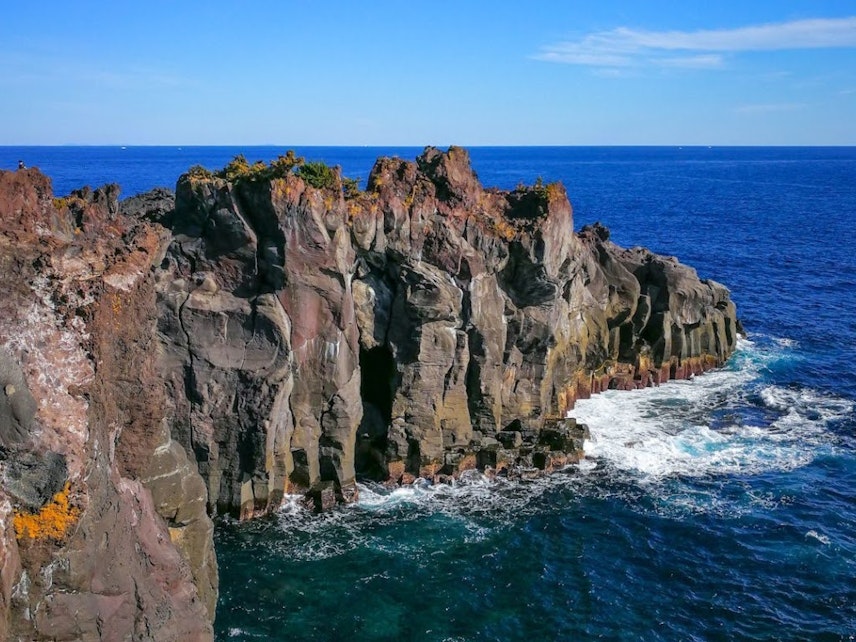 大地が生み出した見事な景観 伊豆半島 城ヶ崎海岸 の見どころやアクセス情報を紹介 Recotrip レコトリップ