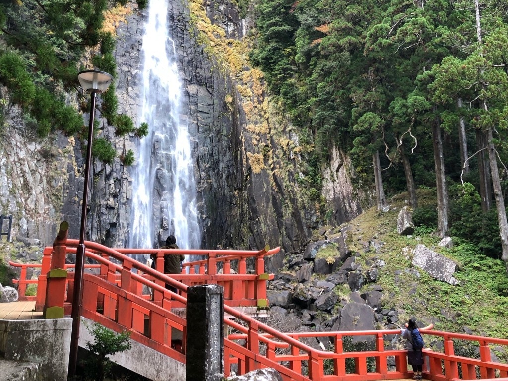 日本一の落差を誇る名瀑 和歌山にある 那智の滝 で神秘的な雄姿を体感しよう Recotrip レコトリップ