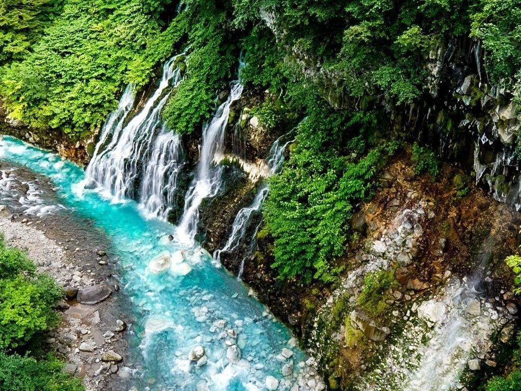 これぞ青の絶景！北海道の美瑛を代表する「青い池」を見に行こう！｜RECOTRIP（レコトリップ）