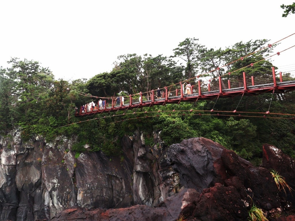 大地が生み出した見事な景観 伊豆半島 城ヶ崎海岸 の見どころやアクセス情報を紹介 Recotrip レコトリップ 大地が生み出した見事な景観 伊豆半島 城ヶ崎海岸 の見どころやアクセス情報を紹介 Recotrip レコトリップ