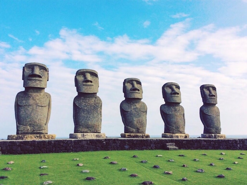 宮崎県のサンメッセ日南で異国気分 イースター島公認のモアイ像がある公園 複合施設 Recotrip レコトリップ
