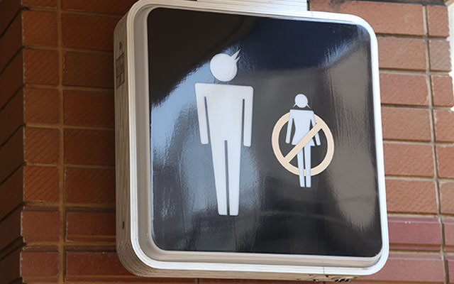 メンズオンリーヘアサロンをいち早く打ち出した理容の革命児 | メンズオンリー 看板